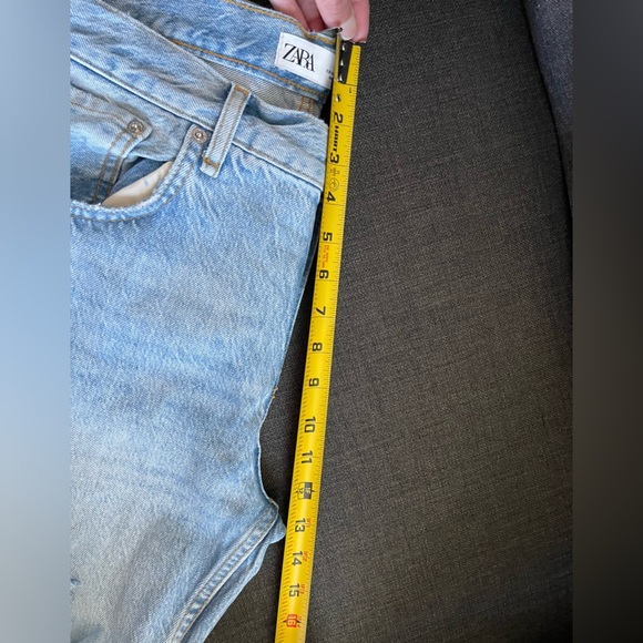 Zara|Women’s distressed light wash jeans in high rise, size 12,Closet staple🫶🏻 - Picture 9 of 11